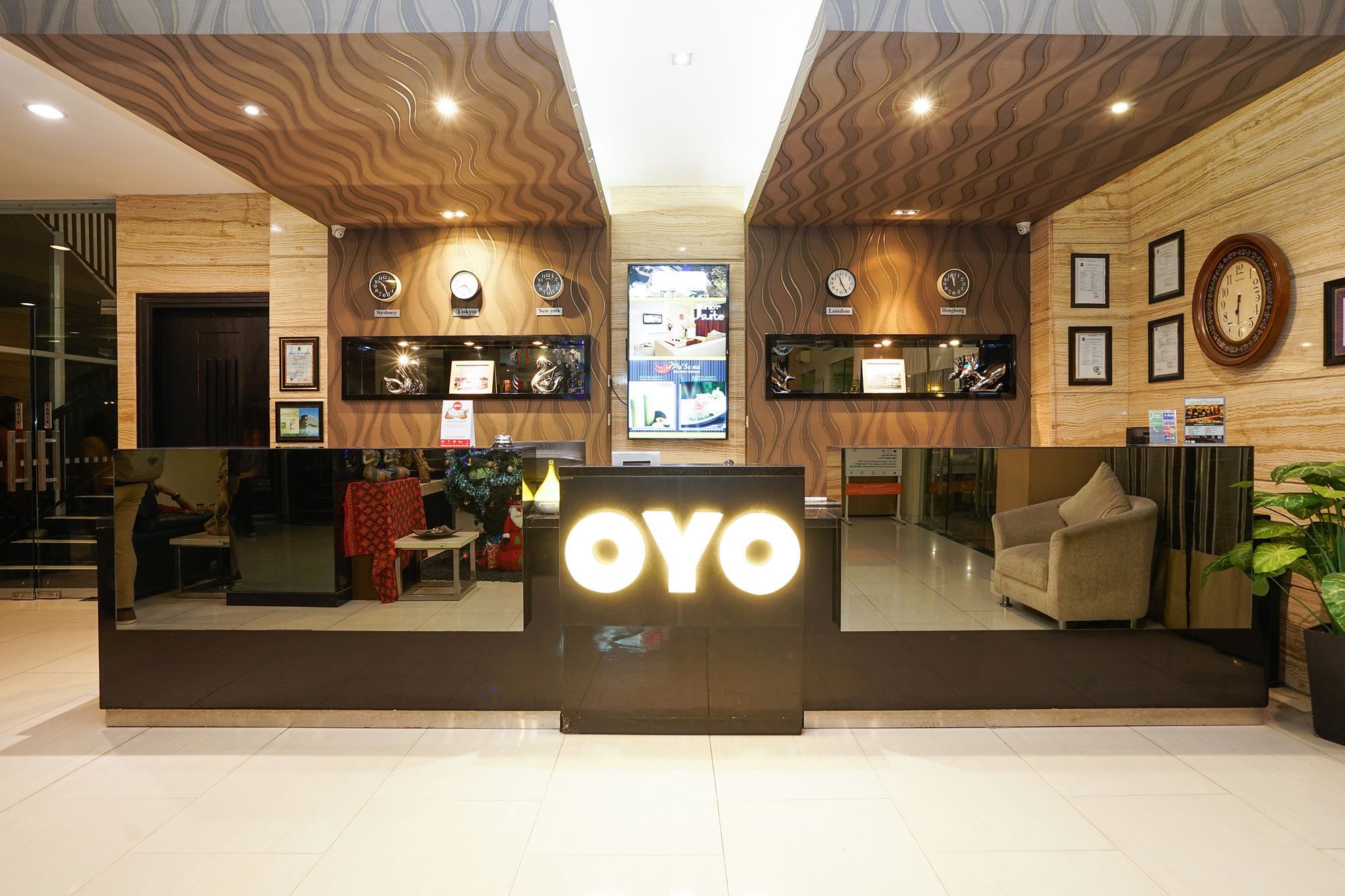 Oyo 197 Prime Royal Hotel Kapasari المظهر الخارجي الصورة